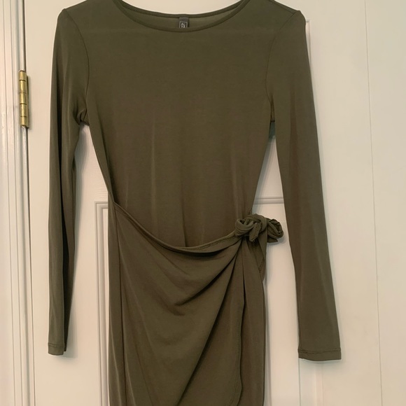 Long sleeve dress - Picture 1 of 2